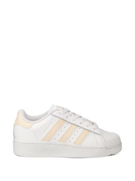 Sneakerși Adidas Superstar cu dungi cu glugă cu blană alb