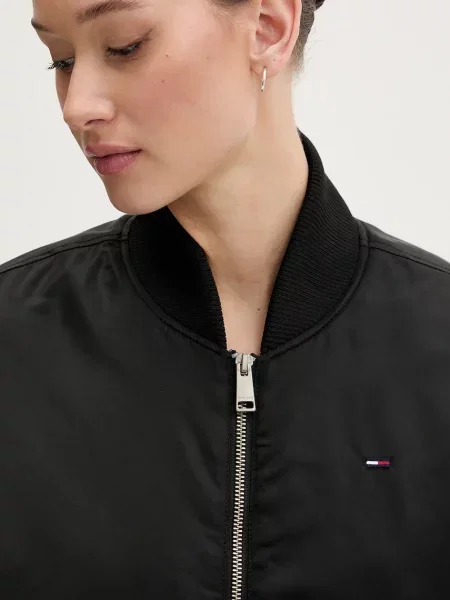 Tommy Jeans Яке бомбър черно