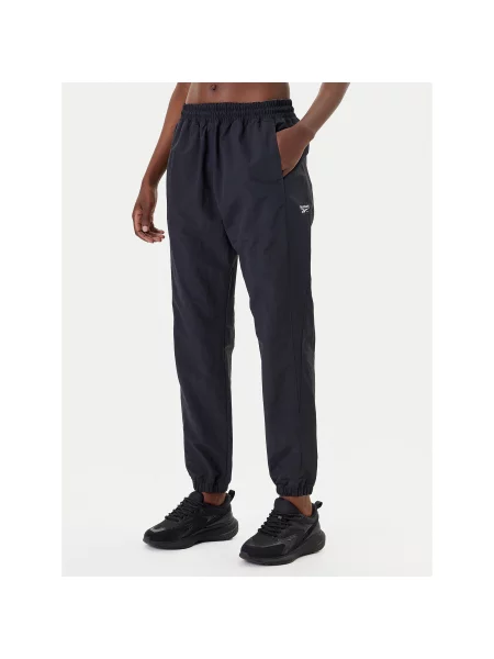 Reebok Спортивні штани Vector Relaxed Fit чорний