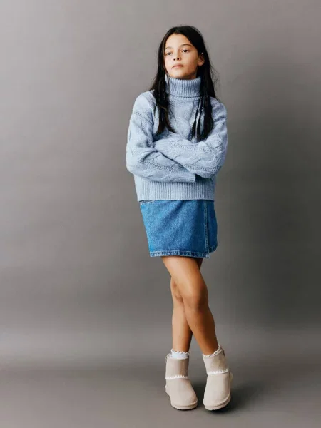 Sweter z dzianiny z warkoczami i golfem Dzieci lata MANGO KIDS błękitny