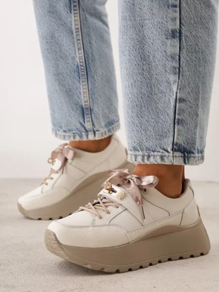 Sneakersy ze Skóry Naturalnej na Platformie Zdobione Metalowym Zapięciem Jeannine beżowe