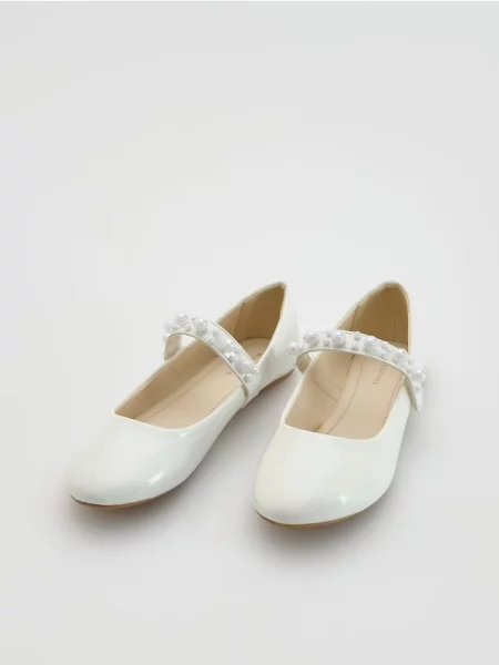 Кожаные балетки Reserved белые