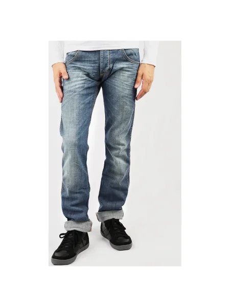 Blugi Wrangler