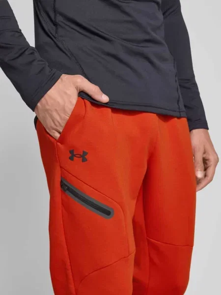 Spodnie dresowe o kroju slim fit z nadrukiem z logo model ‘Unstoppable’ czarne