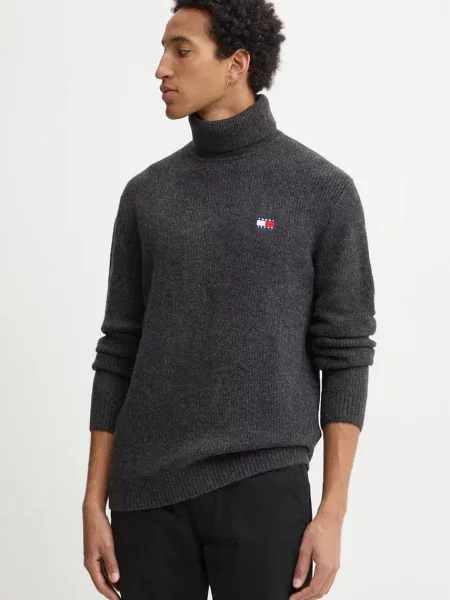 Пуловер с вълна Tommy Jeans мъжки с поло сиво