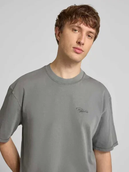 T-shirt o kroju oversize z logo w formie haftu Pegador
