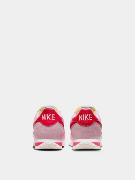 Кожаные кроссовки Nike Cortez розовые