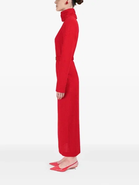 Rochie Rowen Rose drapată de costum roșu