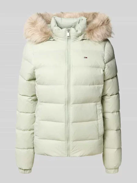 Kurtka puchowa o kroju shaped fit z wyhaftowanym logo Tommy Jeans zielona