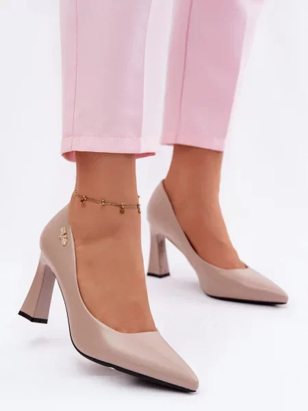 Елегантни полуотворени обувки Vinceza бяло