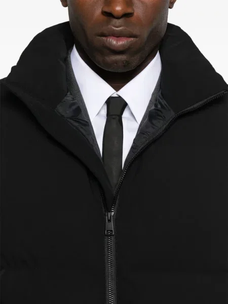 Яке Sandro черно