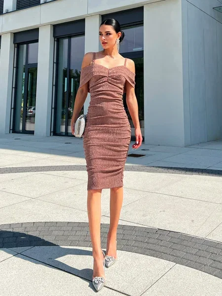 Rochie midi Edoti până la genunchi de costum