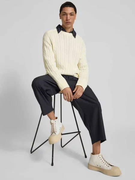 Sweter w dzianinowej optyce krój slim fit Filippa K