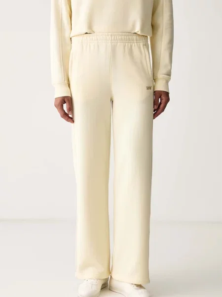 Under Armour pantaloni de trening pentru femei cu Rival bej