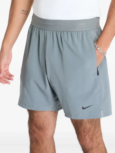 Pantaloni scurți Nike cu șireturi din dantelă cu model camuflaj roz