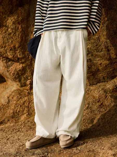 Bershka Pantaloni cutați natural alb