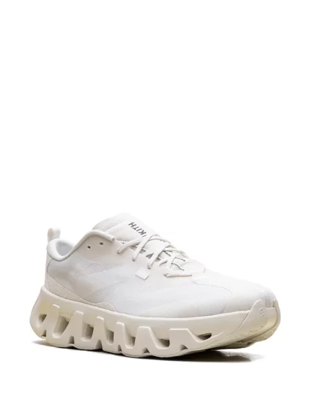 Sneakerși On