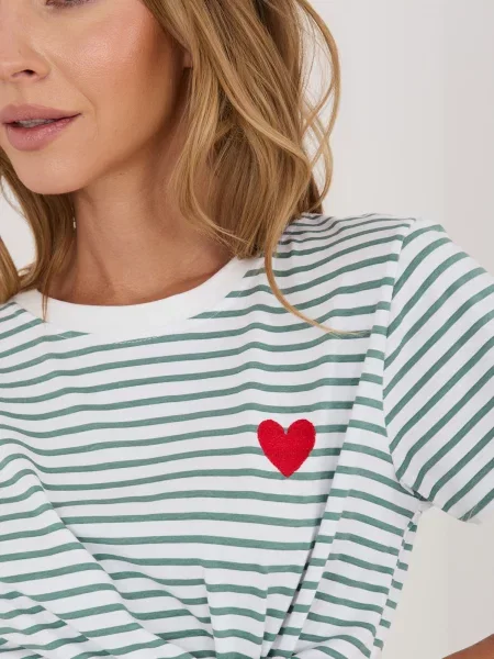 Tricou Italy Moda cu broderie cu motiv cu inimi alb