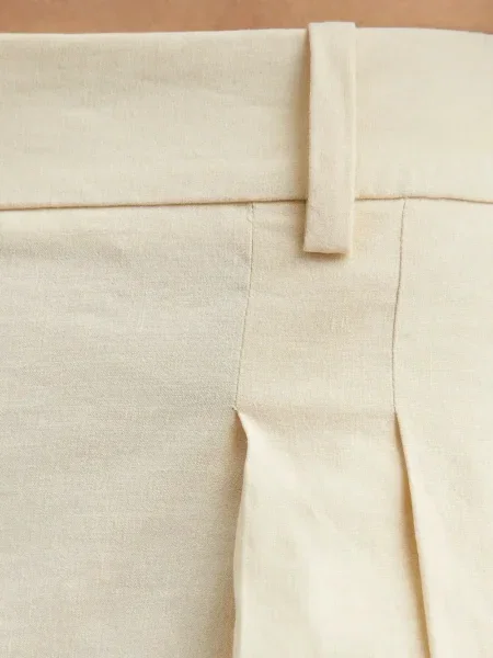 Pantaloni scurți Theory plisate