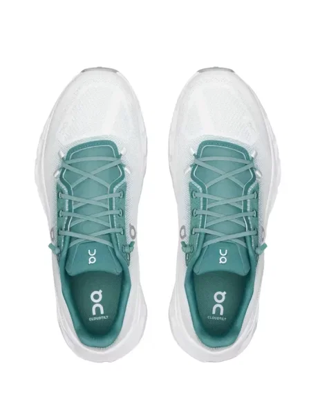 Sneakerși On alb