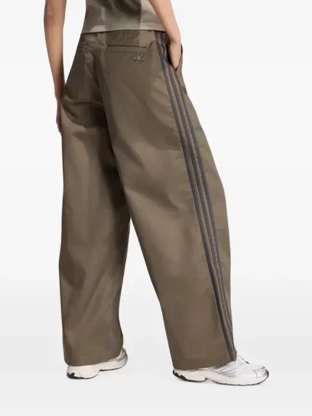 Pantaloni Adidas cu dungi maro