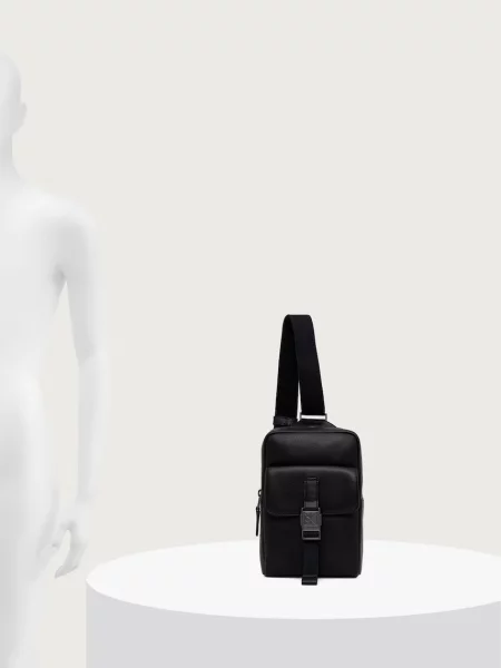 Calvin Klein Válltáska Emblem Hw Sling fekete