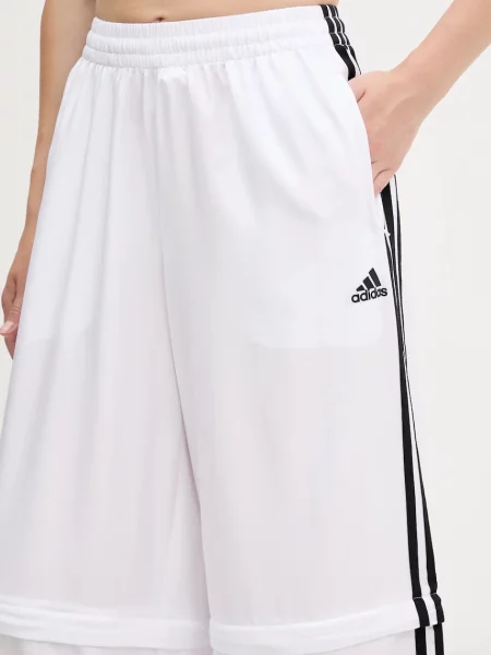 Спортивні штани adidas Originals Oversized Trackpants з аплікацією білий