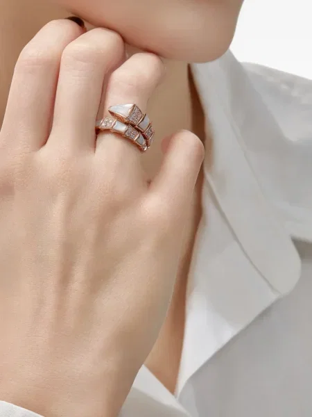 Inel Bvlgari roz