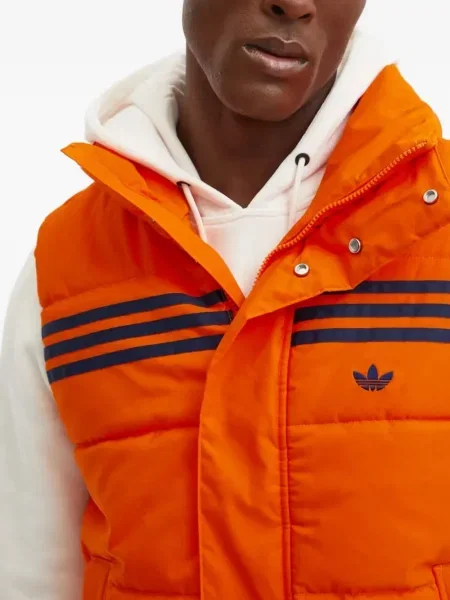 Пухен елец Adidas на райета с качулка бяло