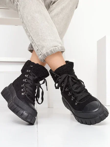 Botine Resti din piele de căprioară negru