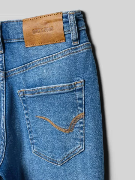 Jeansy o kroju tapered fit z mieszanki bawełny model ‘YOKE’ Only & Sons niebieski