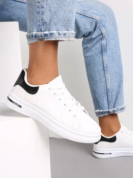 Czarne Wiązane Sneakersy na Płaskiej Podeszwie z Modną Wstawką Zanelih białe
