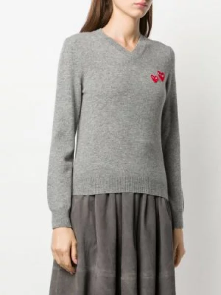 Dlouhý svetr Comme Des Garçons Play s výstřihem do v šedý