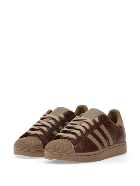 Pălărie Adidas cu dungi cu platformă din jerseu alb