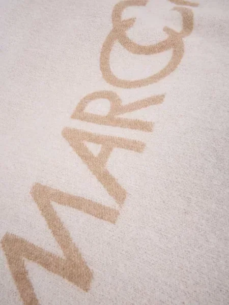 Szal z dużym napisem z logo Marc Cain