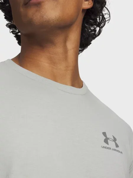 Спортивна футболка Under Armour сіра
