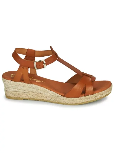 Pantofi Betty London maro