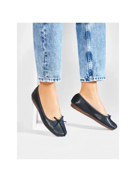 Baleríny CLARKS Freckle Ice Navy Leather námorníctvo