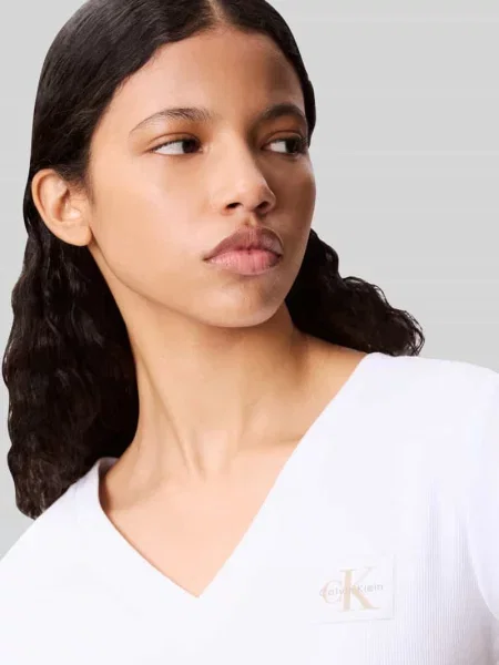 Calvin Klein Jeans Koszulki Kobieta L Koszulka z Wycięciem V biały