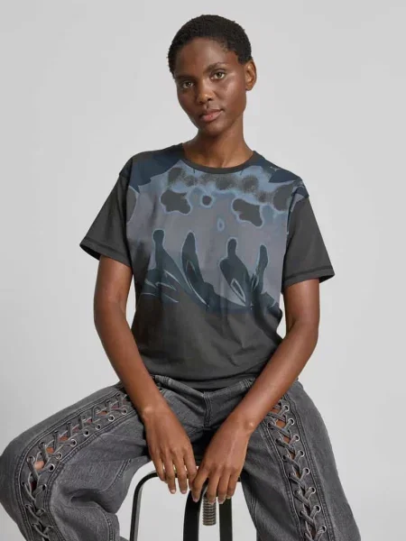 T-shirt o kroju regular fit z nadrukiem z motywem Diesel