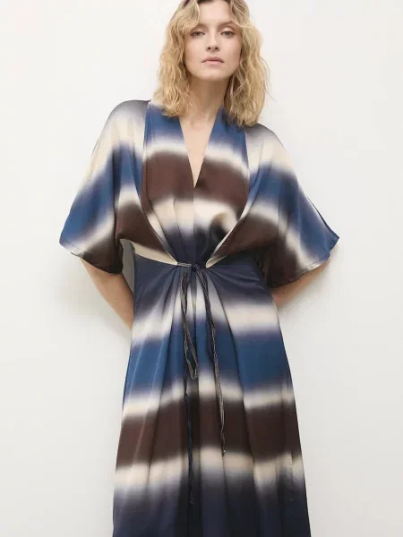 Answear.LAB sukienka midi prosta granatowy