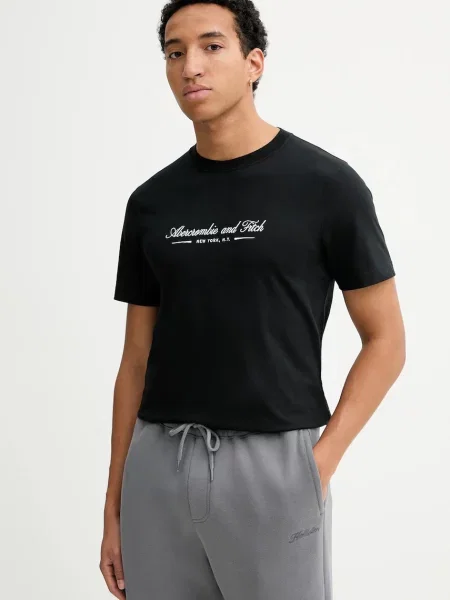 Тениска Abercrombie & Fitch с апликация черно