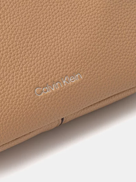 Calvin Klein Válltáska világosbarna bézs