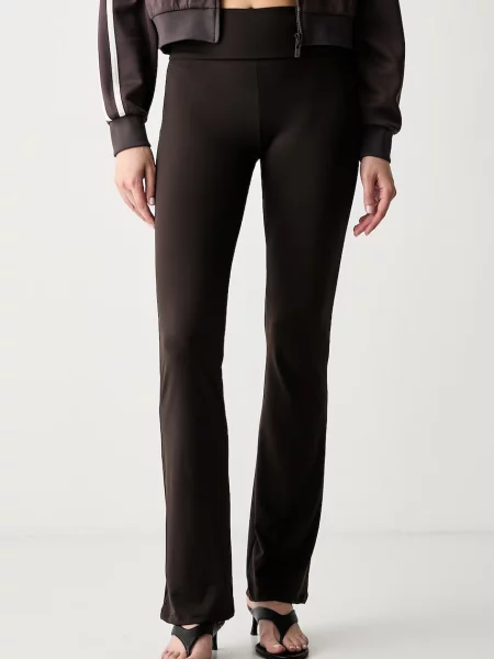 Pantaloni Guess maro