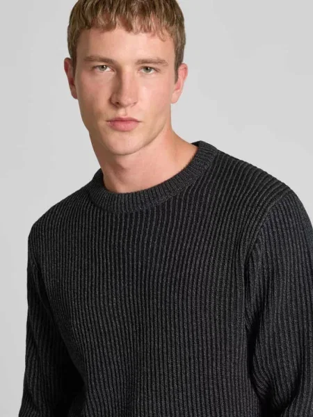 Sweter z dzianiny z prążkowanymi wykończeniami model ‘DOVER’ Jack & Jones czarny