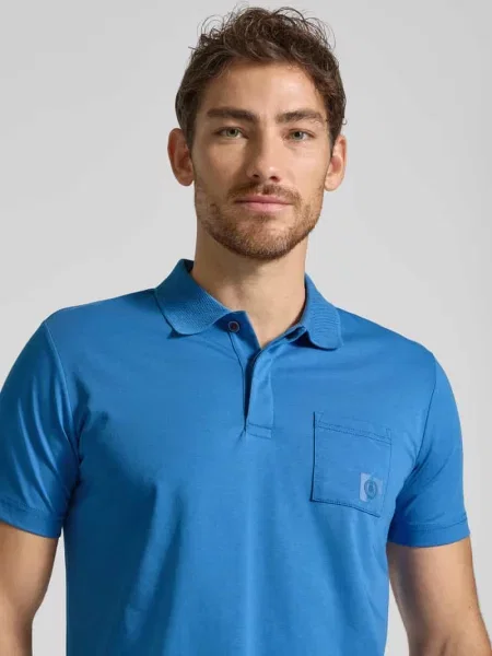 Koszulka polo o kroju regular fit z kieszenią na piersi Lerros