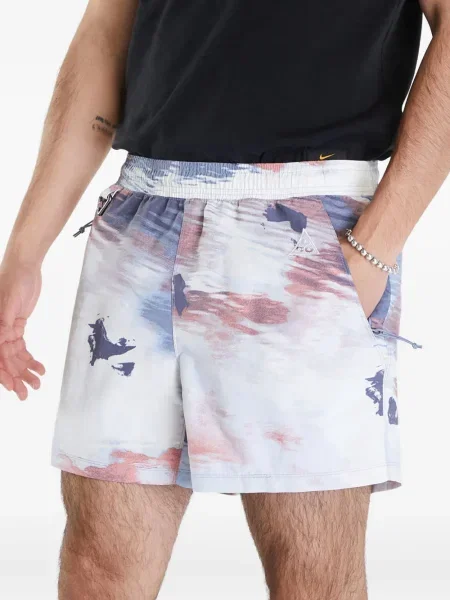 Pantaloni scurți Nike cu imprimeu geometric cu imagine din canvas negru