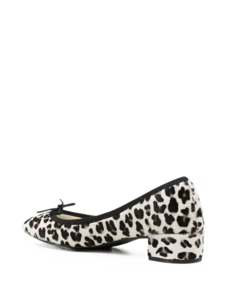 Pantofi cu toc Repetto cu funde cu model leopard alb