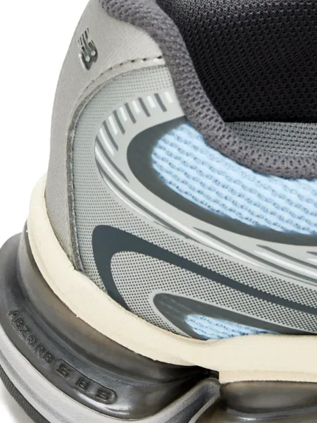Sneakerși New Balance din piele de căprioară negru