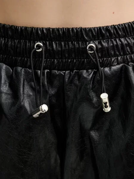 Pantaloni scurți Silvian Heach negru